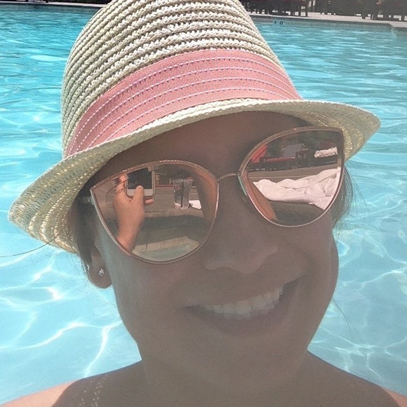 Meet your Posher, Melissa - Picture 1 of 1